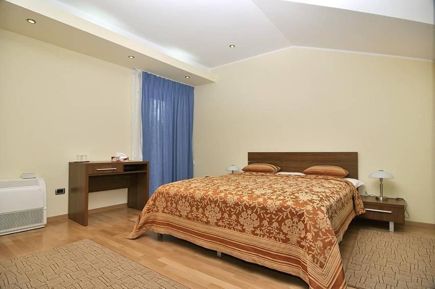 Villa Vitoria Giroc Kamer foto